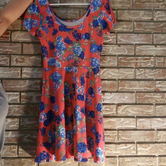 Dress - Picture 2 of 3